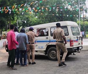 Read more about the article अल्पवयीन विद्यार्थिनीच्या विनयभंग प्रकरणी आरोपींना 14 दिवसाची न्यायालयीन कोठडी