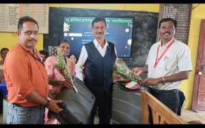 Read more about the article <em>न्यु इंग्लिश हायस्कूल पगारदार कर्मचारी पतसंस्थे कडून मुख्याध्यापक प्रा. जितेंद्र जवादे यांना निरोप</em>.