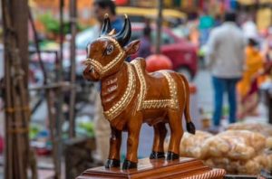 Read more about the article अण्णाभाऊ साठे चौकात नंदीबैल पोळाचे भव्य आयोजन [ मोबाईल, स्टडी टेबल फॅन सायकल डिनर सेट स्कूल बॅग छत्री बॉक्स सह प्रत्येक सहभागीला बक्षीस] [बाळू धुमाळ मित्र परिवाराच्या वतीने आयोजन ]