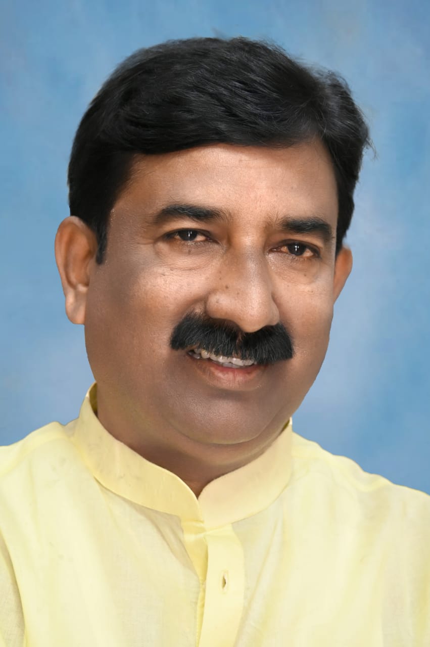 Read more about the article <em>किरण कुमरे यांची काँग्रेस कडे उमेदवारी ची मागणी</em><br>[ शासनाने आदिवासी सेवक म्हणून केला सन्मान ]