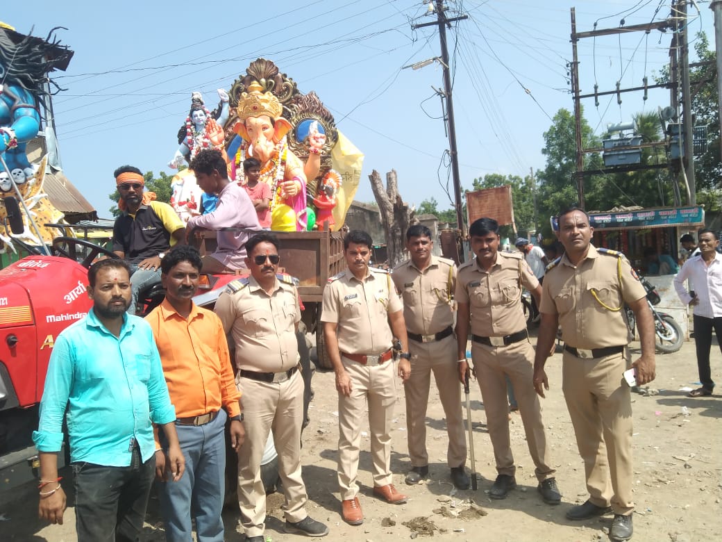 Read more about the article ढाणकी शहरात श्रीगणरायाचे विसर्जन शांततेत , ठाणेदार प्रेमकुमार भागवत केदार यांचे योग्य नियोजन .