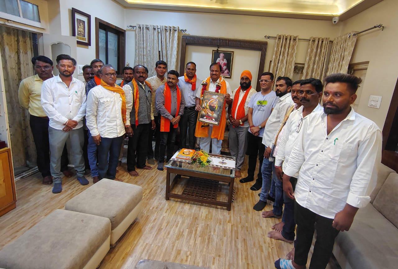 Read more about the article विश्व हिंदू परिषद -बजरंग दल वडणेर प्रखंड तर्फे आमदार समिरभाऊ कुणावार यांचा सत्कार