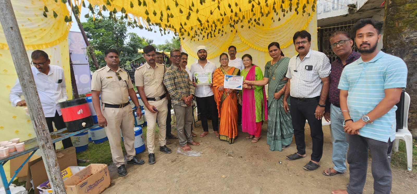 Read more about the article पर्यावरण पूरक गणेश विसर्जनाला भाविकांचा मोठा प्रतिसाद, <em>भाविकांनी केले गणेशाचे मनोभावी विसर्जन आधार फाउंडेशन व नगरपालिकेचा स्तुत्य उपक्रम</em>