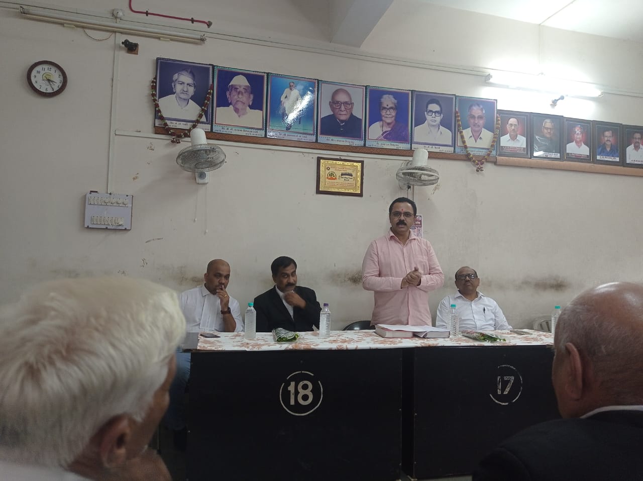 Read more about the article <em>वरोरा तालुका वकील संघामध्ये नवीन सुधारित कायद्याच्या अभ्यास वर्गाचे यशस्वी आयोजन</em>