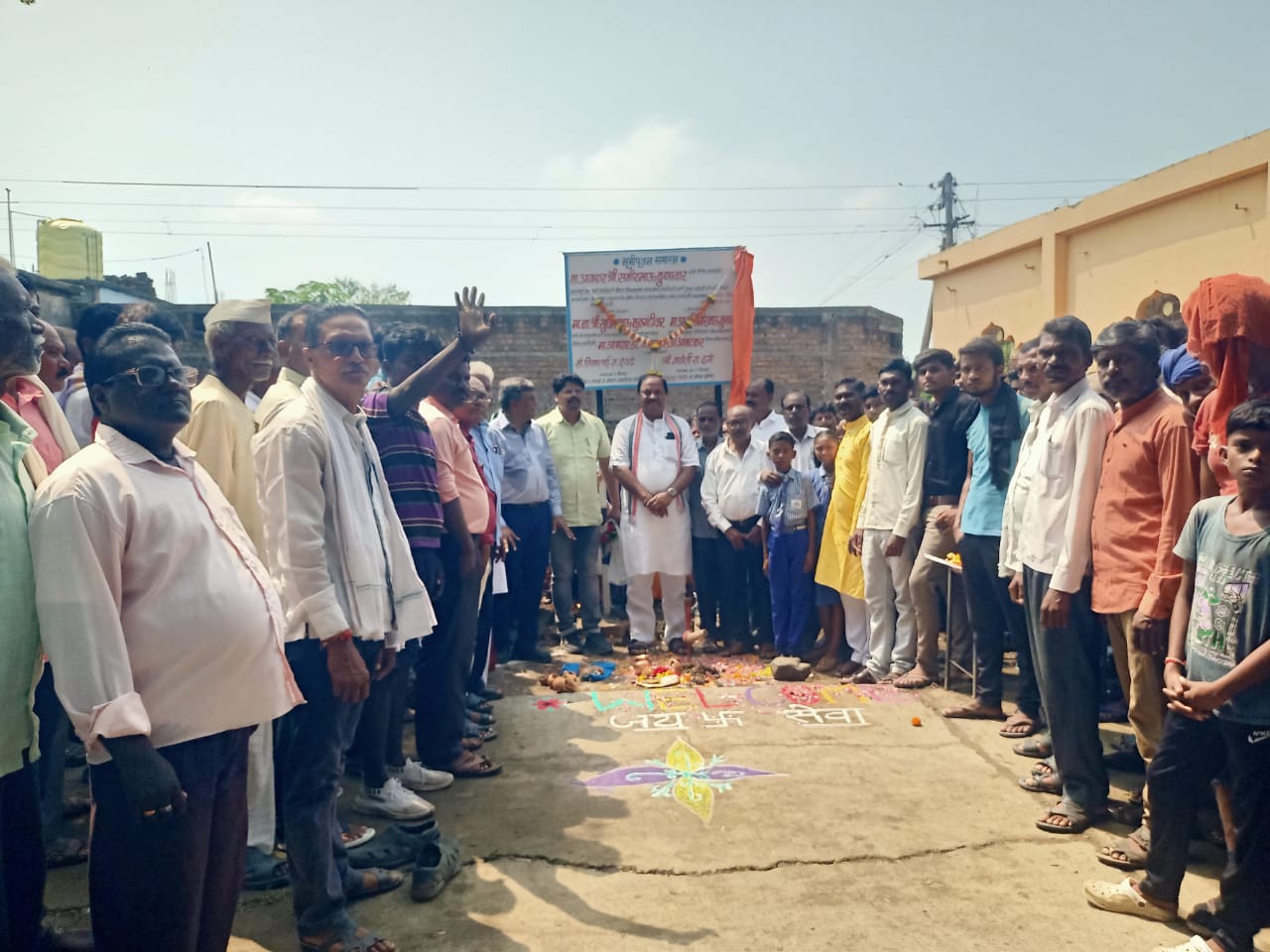 Read more about the article आजंती ग्रामपंचायत क्षेत्रात आदिवासी बांधवांसाठी निर्माण होणार समाज भवन..<br>रिमडोह ते शहालंगडी रस्त्याचे आ. कुणावारांचे हस्ते भूमिपूजन