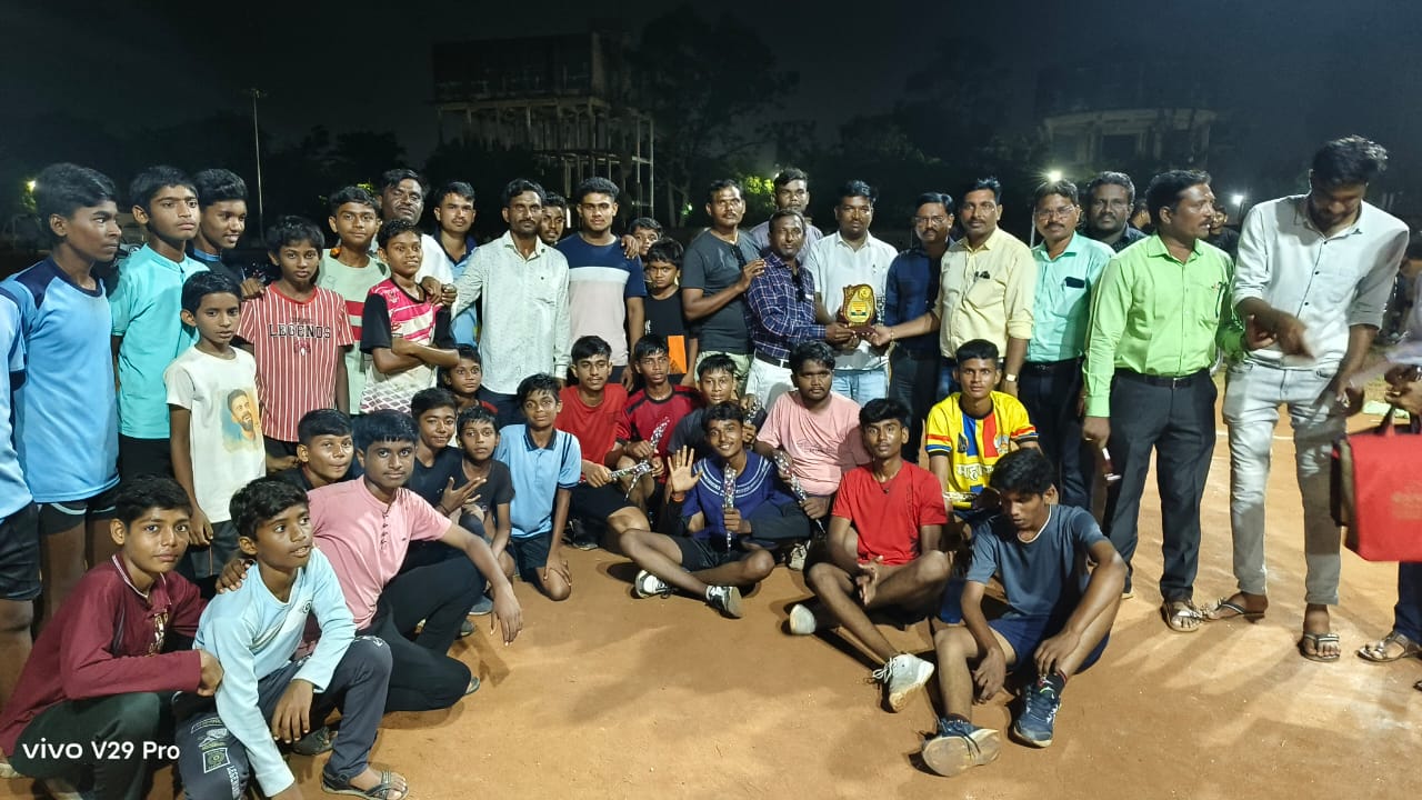 Read more about the article <em>नवोदय मंडळाचा व्हॉलीबॉल संघ विभागस्तरावर</em>