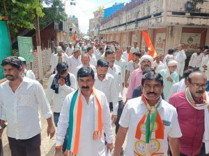 Read more about the article शेतकरी, शेतमजुरांसह महाविकास आघाडीचा मोर्चा धडकला बाभूळगाव तहसील कार्यालयावर