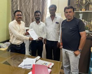 Read more about the article कळमनेर ते वाऱ्हा शेतपांदण रस्ता मंजूर करणेबाबत गटविकास अधिकारी यांना दिले निवेदन