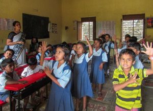 Read more about the article जि. परिषदच्या विद्यार्थ्यांना वेळेवर शिक्षनाचे धडे कसे मिळणार, विद्यार्थी बघतात तास न तास शिक्षकांची शाळेत येन्याची वाट