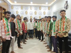 Read more about the article <em>शहारातील संत कबीर वॉर्डात परिवर्तनाची लाट: युवकांचा राष्ट्रवादी काँग्रेस शरदचंद्र पवार पक्षात मोठ्या संख्येने प्रवेश</em>