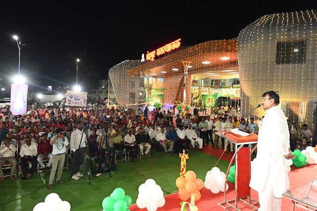 Read more about the article जिल्ह्यातील सर्व बसस्थानके आदर्श करणार,पालकमंत्री सुधीर मुनगंटीवार यांची ग्वाही