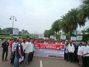 Read more about the article लाडक्या बहिणींचे संसार सरकारने उद्ध्वस्त करू नये!,अपघातात मुलगा गमावलेल्या आईने फोडला टाहो!