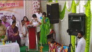 Read more about the article <em>पक्षत्याग करतांना डोंगरे दांपत्य झाले भावुक</em>