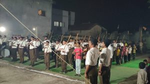 Read more about the article फूलसावंगी येथे राष्ट्रीय स्वयंसेवक संघातर्फे उत्साहात शस्त्रपूजन व दसरा सण साजरा