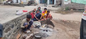 Read more about the article <em>निवडणूक येते जाते आम्हाला सर्व दिवस सारखेच</em>