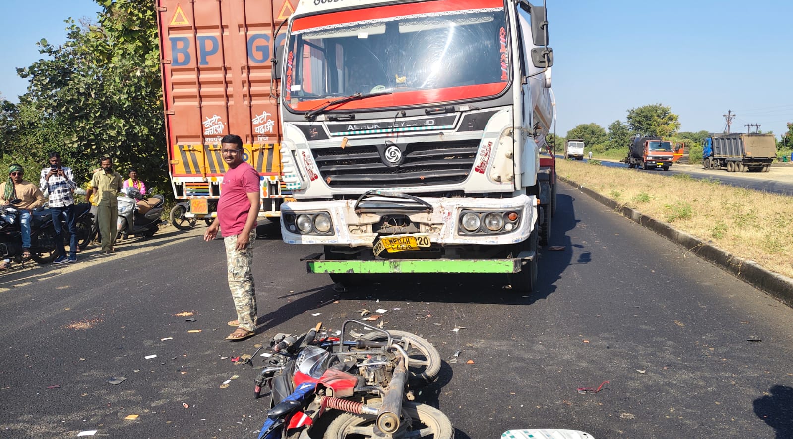 Read more about the article ट्रक व दुचाकीचा समोरासमोर धडक; दोघांचा जागीच मृत्यू