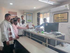 Read more about the article अपहरण करून सरपंचांच्या निर्घृण हत्या, राळेगाव तालुक्यातील सर्व सरपंचाचे वतीने दोषीवर कारवाई करण्यासाठी निवेदन