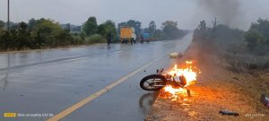 Read more about the article धावती मोटरसायकल जळून खाक