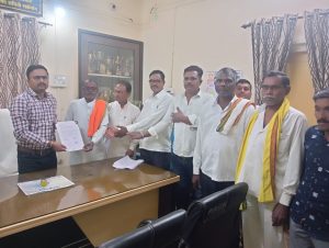 Read more about the article कोच्ची येथील जलजीवन मिशन अंतर्गत विहिरीच्या कामाबाबत ग्रामपंचायत पदाधिकारी व गावकऱ्यांचे गटविकास अधिकाऱ्यांना निवेदन