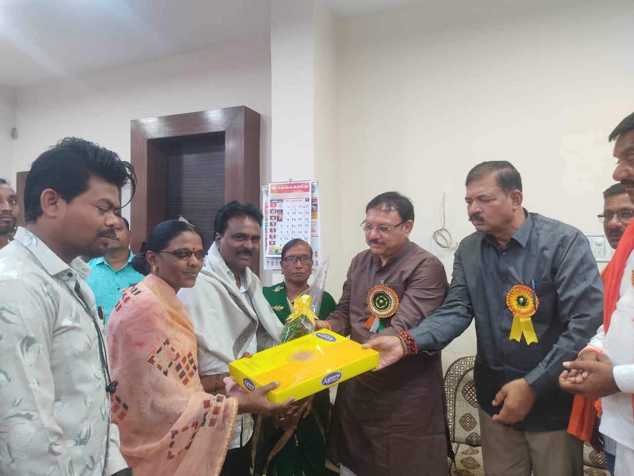 Read more about the article राळेगाव शिवसेना उद्धव बाळासाहेब ठाकरे कडून गायक कलावंत अशोक कोल्हे सन्मानित