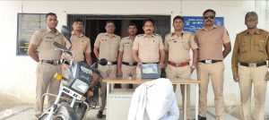 Read more about the article मोटार सायकल व घरफोडी करणारा आरोप जे्रबंद