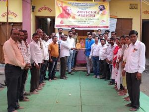 Read more about the article खैरी येथे जगद्गुरु नरेंद्राचार्य महाराज संस्थान तर्फे रक्तदान महायज्ञातून रक्तदान शिबिर संपन्न: १०६ रक्तदात्यांनी केले रक्तदान