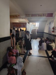 Read more about the article <em>निराधार “आधार” लिंक’च्या कचाट्यात,वृद्धांची फरफट</em><br><em>फेब्रुवारी पर्यंत ऑफलाईन कागदपत्रे ऑनलाईन करण्यास मुदत</em><br><em>निराधारांची डिबीटी साठी होतेय तहसीलमध्ये होतेय धावपळ</em>